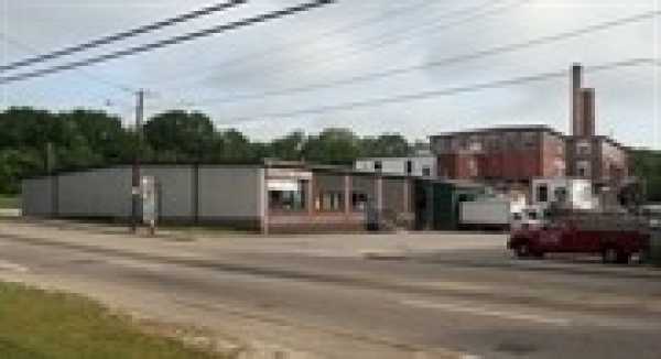 Listing Image #1 - Multi-Use for lease at 711 PUTNAM PIKE, Smithfield RI 02828