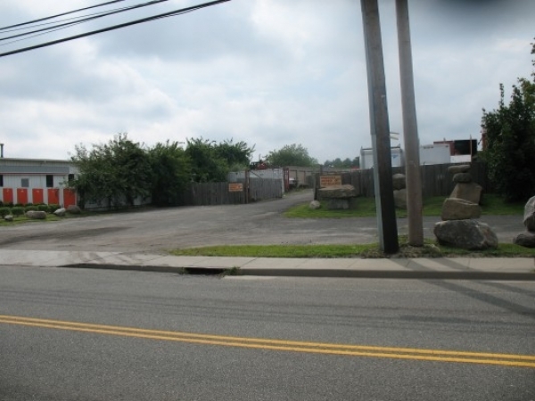Listing Image #1 - Industrial for lease at 1120 lincoln ave, Holbrook NY 11741