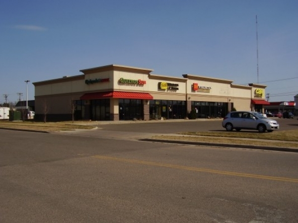 Listing Image #1 - Retail for lease at 913 S. Hastings Way, Eau Claire WI 54701 Listing Image #1 - Retail for lease at 913 S. Hastings Way, Eau Claire WI 54701
