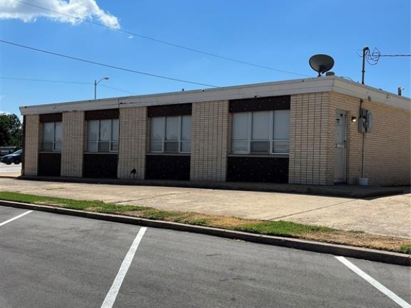 Listing Image #1 - Office for sale at 824 S 4th Street, CHICKASHA OK 73018