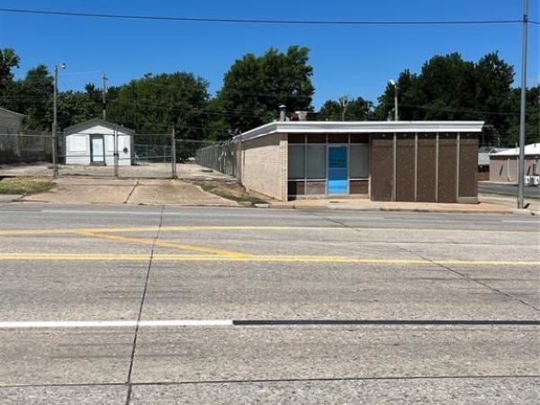 Listing Image #3 - Office for sale at 824 S 4th Street, CHICKASHA OK 73018