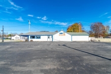 Retail for sale in Leo, IN