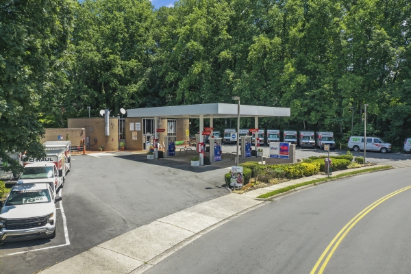 Listing Image #1 - Retail for sale at 11410 N Shore Dr, Reston VA 20190