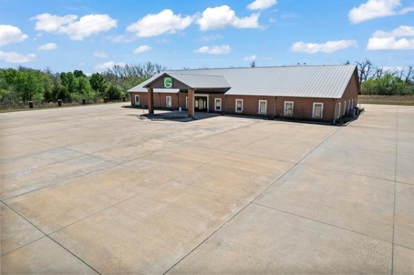 Listing Image #2 - Office for sale at 42005 Moccasin Trail, Shawnee OK 74804