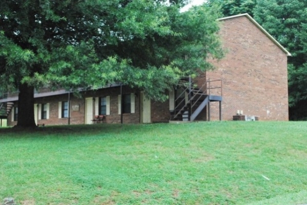 Listing Image #2 - Multi-family for sale at 1701-05 Meadow Rolling Court, Winston-Salem NC 27107