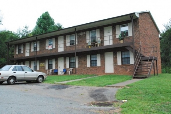 Listing Image #3 - Multi-family for sale at 1701-05 Meadow Rolling Court, Winston-Salem NC 27107 Listing Image #3 - Multi-family for sale at 1701-05 Meadow Rolling Court, Winston-Salem NC 27107