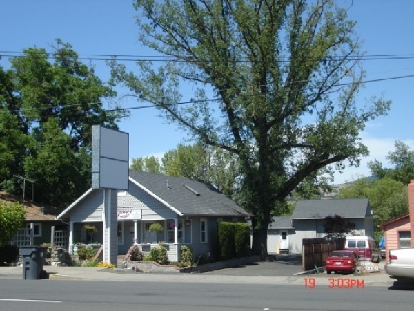Listing Image #1 - Retail for sale at 133 Main Street, Phoenix OR 97535 Listing Image #1 - Retail for sale at 133 Main Street, Phoenix OR 97535