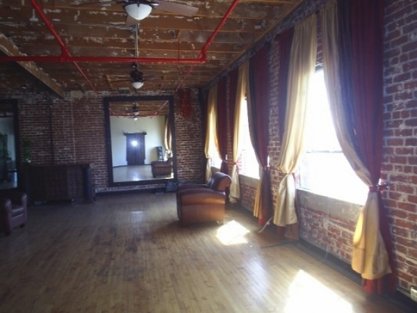 Listing Image #1 - Industrial for sale at 615 E. 61st Street, Los Angeles CA 90001 Listing Image #1 - Industrial for sale at 615 E. 61st Street, Los Angeles CA 90001