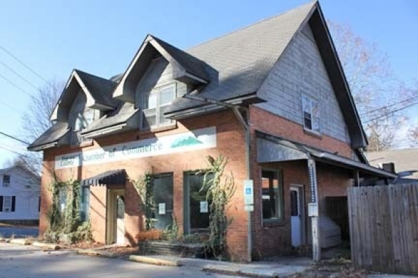 Listing Image #1 - Office for sale at 591 N. Main Street, Waynesville NC 28786