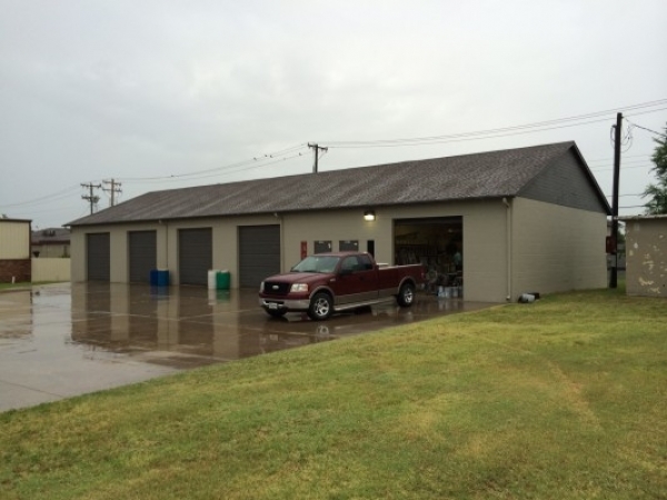 Listing Image #1 - Industrial for sale at 2405 Regency Place, Moore OK 73160