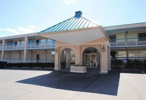 Listing Image #1 - Motel for sale at 404 Bridge Street, Groton CT 06340