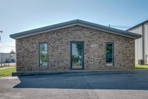 Listing Image #1 - Office for sale at 100 Mooreland Drive, Springfield TN 37172