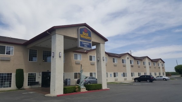 Listing Image #1 - Hotel for sale at 14394 County Line Rd, Delano CA 93215