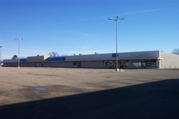 Listing Image #1 - Retail for lease at 14 Sunnyland Plaza, Washington IL 61571
