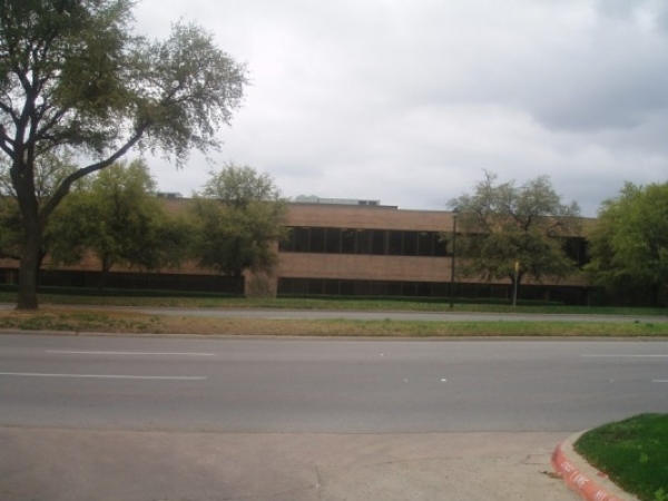 Listing Image #1 - Office for lease at 1300 W. Walnut Hill Lane, Irving TX 75038