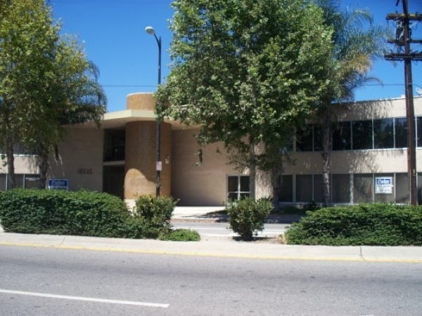 Listing Image #1 - Office for lease at 18645 Sherman Way, Los Angeles CA 91335