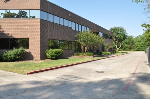 Listing Image #1 - Office for lease at 425 Holderrieth, Tomball TX 77375