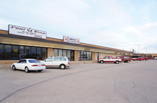 Listing Image #1 - Shopping Center for lease at 4407 SE 29th St, Del City OK 73115