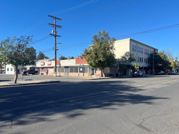 Listing Image #1 - Retail for lease at 7219 Owensmouth Avenue, Canoga Park CA 91303