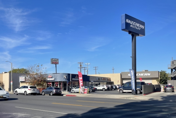Listing Image #1 - Retail for lease at 18151 Ventura Boulevard, Tarzana CA 91356