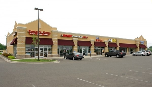 Listing Image #1 - Shopping Center for lease at 1275 County Road D E, Maplewood MN 55109