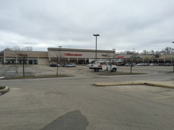 Listing Image #1 - Retail for lease at 214-324 E Geneva Road, Wheaton IL 60187 Listing Image #1 - Retail for lease at 214-324 E Geneva Road, Wheaton IL 60187
