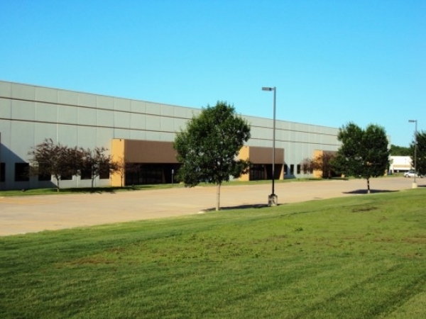 Listing Image #1 - Industrial for lease at 4467 121st Street, Urbandale IA 50323
