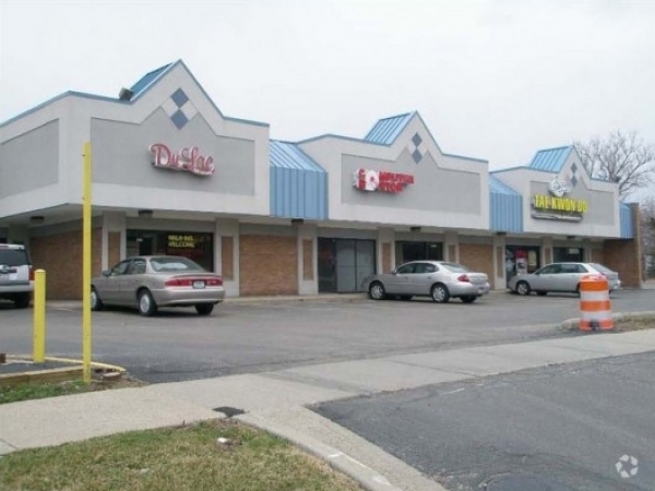 Listing Image #1 - Retail for lease at 29505-29541 W 9 Mile Rd, Farmington Hills MI 48336