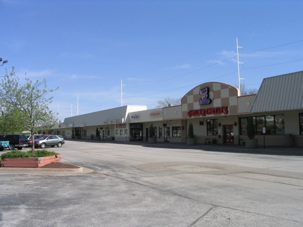 Listing Image #1 - Shopping Center for lease at 903 E Kimberly Road, Davenport IA 52807