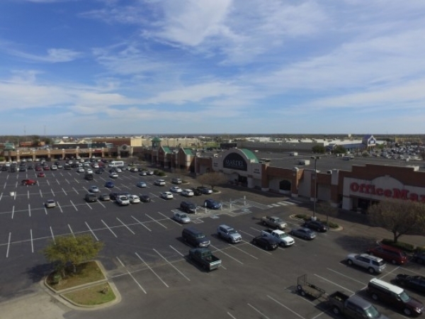 Listing Image #1 - Shopping Center for lease at 4300 W Waco Dr, Waco TX 76710
