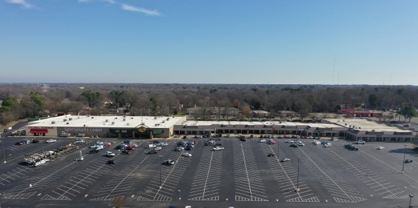 Listing Image #1 - Retail for lease at 6154 Macon Rd, Memphis TN 38134 Listing Image #1 - Retail for lease at 6154 Macon Rd, Memphis TN 38134