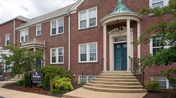 Listing Image #1 - Office for lease at 2704 N. Pershing Drive, Arlington VA 22201