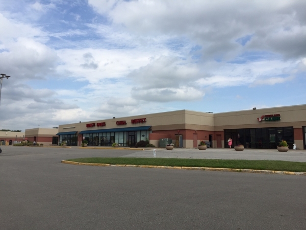 Listing Image #1 - Shopping Center for lease at 1903 Park Avenue, Muscatine IA 52761