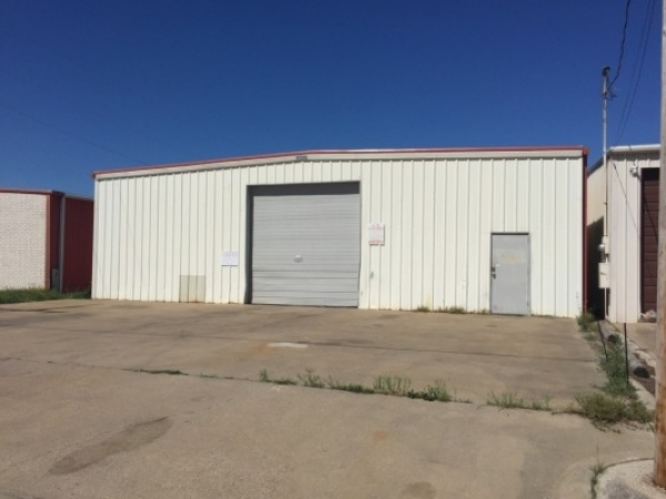 Listing Image #1 - Industrial for lease at 3640 W Pioneer Parkway, Pantego TX 76013