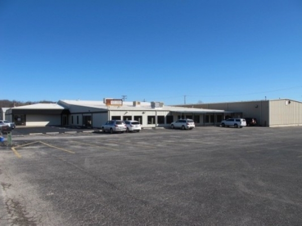 Listing Image #1 - Industrial for lease at 2160 N Fox Hollow Dr, Nixa MO 65714 Listing Image #1 - Industrial for lease at 2160 N Fox Hollow Dr, Nixa MO 65714