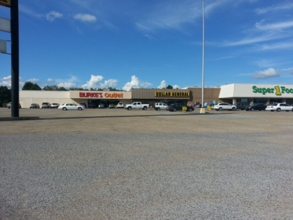 Listing Image #1 - Retail for lease at 2716 Rodeo Rd, Abbeville LA 70510