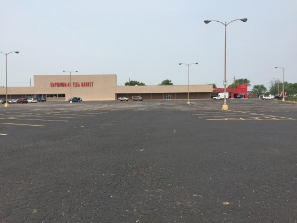 Listing Image #1 - Retail for lease at 1225 S High School Road, Indianapolis IN 46241