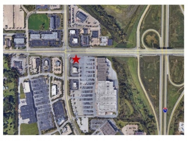 Listing Image #1 - Shopping Center for lease at 5300 Elmore Avenue, Davenport IA 52807
