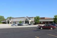 Listing Image #1 - Shopping Center for lease at 2824 West Locust Street, Davenport IA 52804