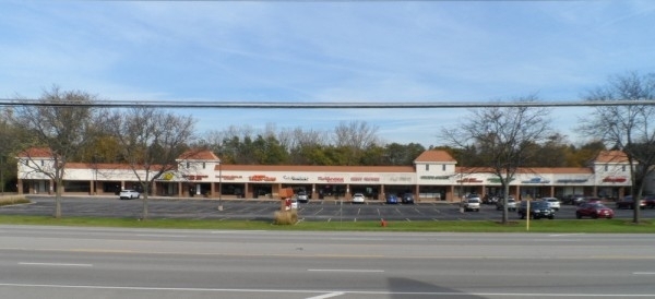Listing Image #1 - Shopping Center for lease at 312-342 Peterson Road, Libertyville IL 60048