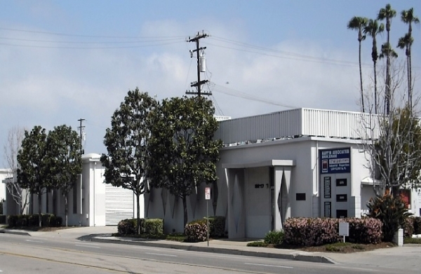 Listing Image #1 - Industrial for lease at 2227 S. Grand Avenue, Santa Ana CA 92705