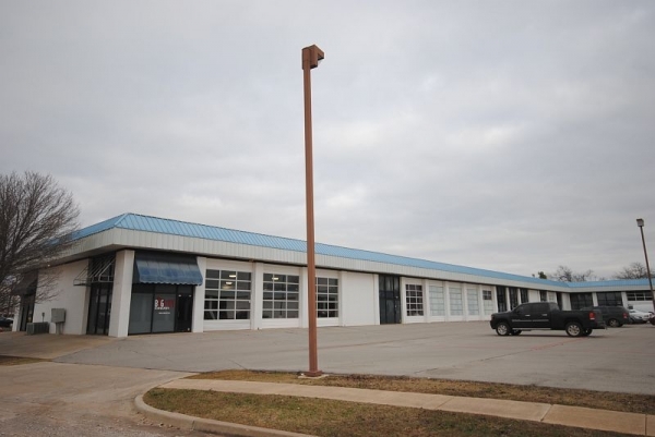 Listing Image #1 - Industrial for lease at 101 Triad Village, Norman OK 73071