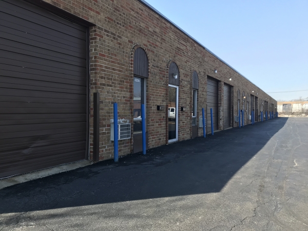 Listing Image #1 - Industrial for lease at 820 N. Ridge Ave., Unit H, Lombard IL 60148