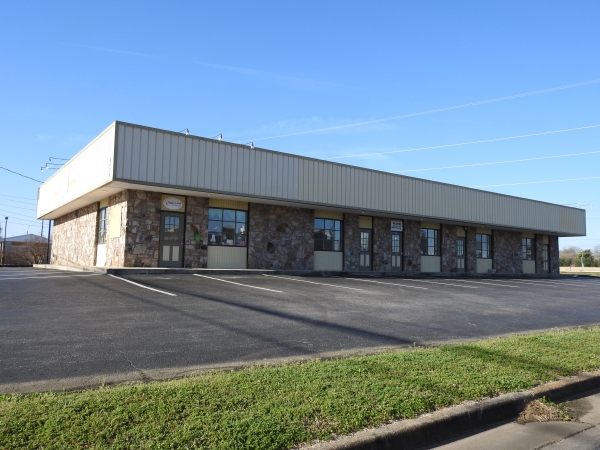 Listing Image #1 - Retail for lease at 8408 Whitesburg Drive, Huntsville AL 35802