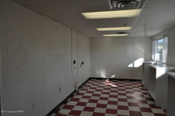 Listing Image #3 - Retail for lease at 109 Marshall Lane, Brodheadsville PA 18322 Listing Image #3 - Retail for lease at 109 Marshall Lane, Brodheadsville PA 18322
