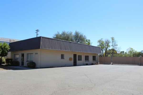 Listing Image #1 - Retail for lease at 1725 E Cypress Avenue, Redding CA 96002