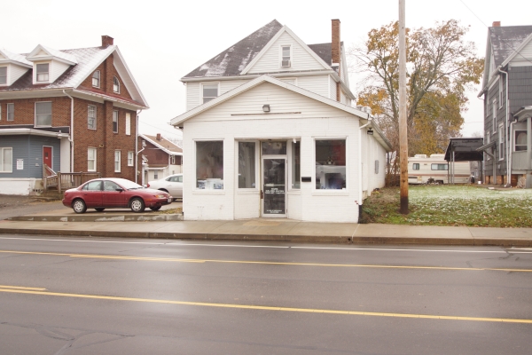 Listing Image #1 - Retail for lease at 910 12th St. NW, Canton OH 44703