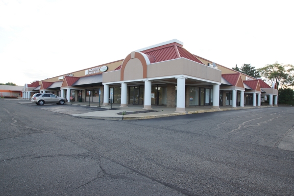 Listing Image #1 - Shopping Center for lease at 2406 Lincolnway E., Massillon OH 44646