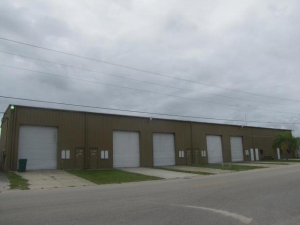 Listing Image #1 - Industrial for lease at 1112 SE 9th Lane, Cape Coral FL 33990