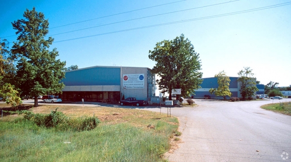 Listing Image #1 - Industrial for lease at 19919 Shawnee Mission Parkway, Shawnee KS 66218